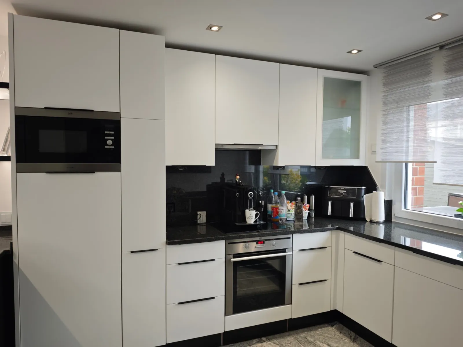Neue Küchengriffe, alte Bohrlöcher? Die elegante Lösung für ein minimalistisches Design